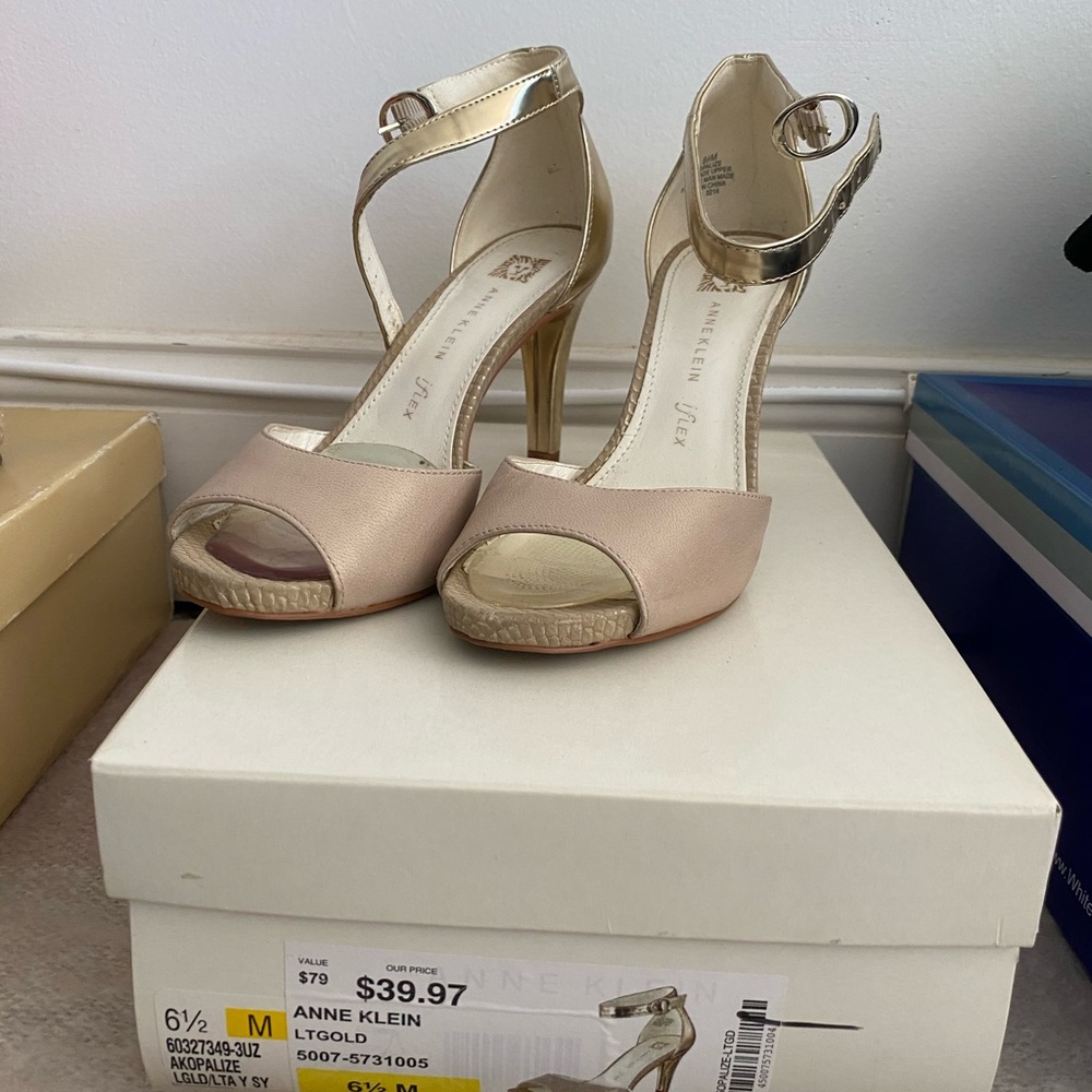 Shoes - Picture 6 of 13